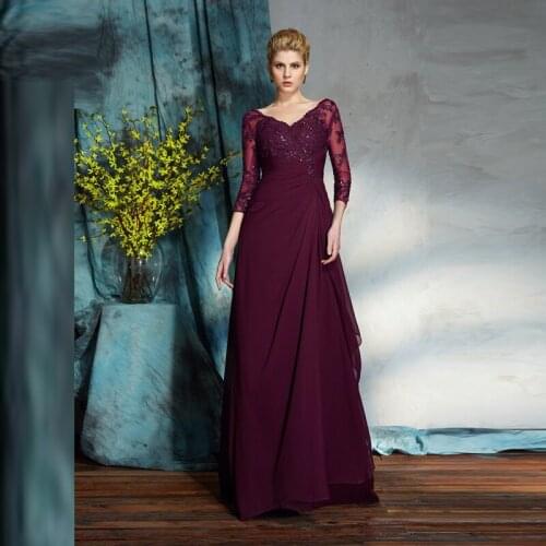 Retro Burgundy Mother of The Bride Dresses V-neck Lace Wedding Party Gowns Backless Floor-Length Mother Dresses for Wedding