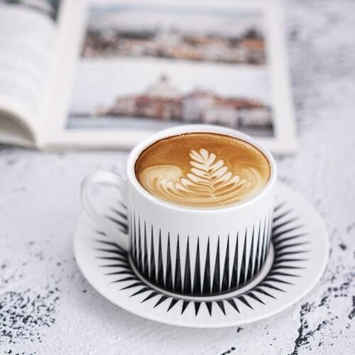 1PC 220ML Mug Black and White Bone China Coffee Cup Saucer Afternoon Tea Cup Coffee Mug British Coffee Cups