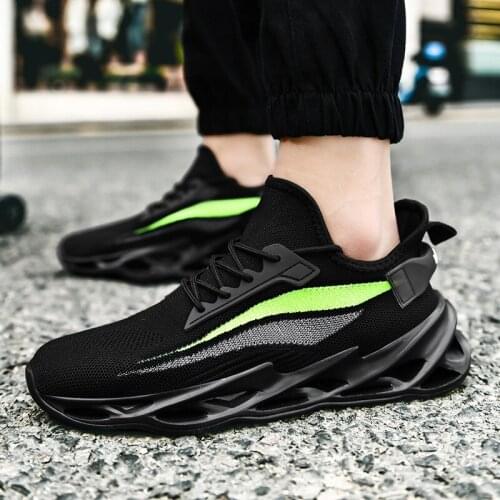 The new fashion big size mens lightweight breathable mesh coconut shoes Korean version of the trend fashion casual sneakers