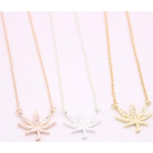 New Plant shape pendant necklace Maple leaf pendant necklace designed for women