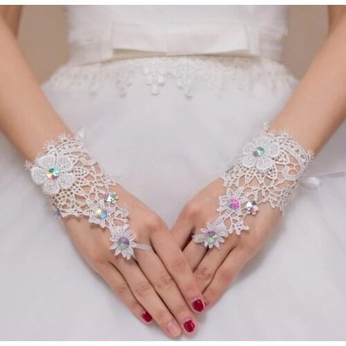 Woman Short White/ Ivory Lace Wedding Gloves Fingerless Wrist Length Bridal Party Gifts Wedding Accessories