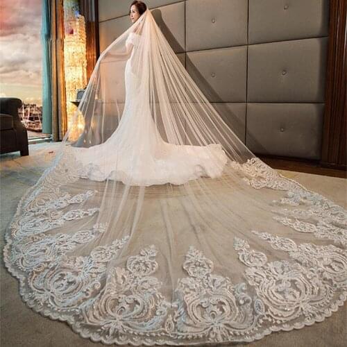 Luxury Sequined Wedding Veils Waved Big Appliqued Edge 4M Long Cathedral Length Lace Bridal Veil With Comb For Women Hair Access