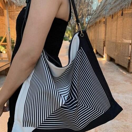 Fashion Geometric Pattern Shoulder Bag Design Women Shopping Messenger Handbags Large Capacity Messenger Bag Ladies Commuter Bag
