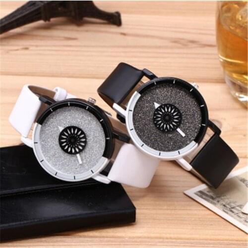 Fashion Couples Watch Women Men Leather Sport Quartz Watch 2020 Creative Watches Womens Dress Wrist Watches Mens Ladies Clock