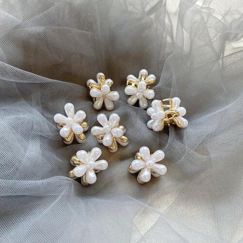 2021 Korea Dongdaemun Ins Fashion Pearl Catch Clip Flower Bangs Catch Card Temperament Fresh Hairpin Girl