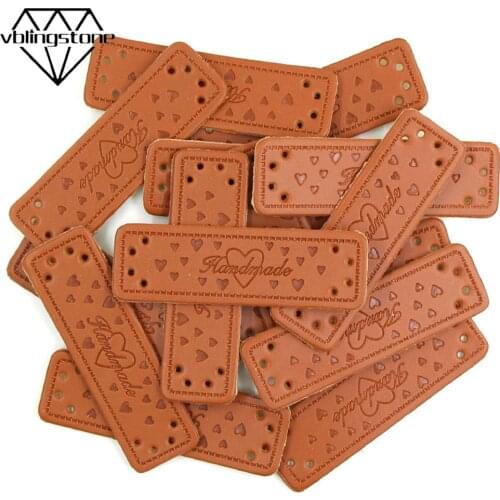 50Pcs Wholesale Love Handmade Labels Heart PU Leather Tags Hand Made Knitting Labels For DIY Clothes/Hats/Scarf Sewing Supplies