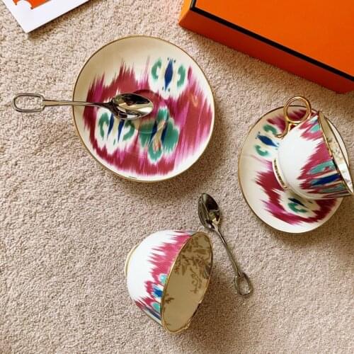 2PCS/Set High Quality Ceramic Coffee Cup Set with Box Porcelain Tea Set Cups Saucers Home Decor Luxury Gift for Wedding Kaws