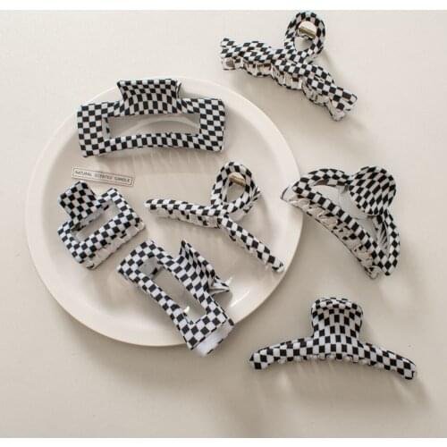 1PC New Black White Mosaic Checkered Grid Hair Claw For Girl Simple Geometric Shark Clip Elegant Ponytail Holder Hair Accessori