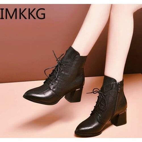 The new style for autumn winter 2020 women warm cotton boots with velvet thick heels and chunky boots with Martin boots