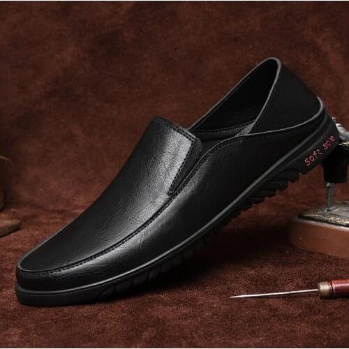 Mens Shoes Summer 2021 New Casual Breathable Slip on Lazy Non-Slip Wear-Resistant Men Loafers Leather Casual Shoes Driving Flat