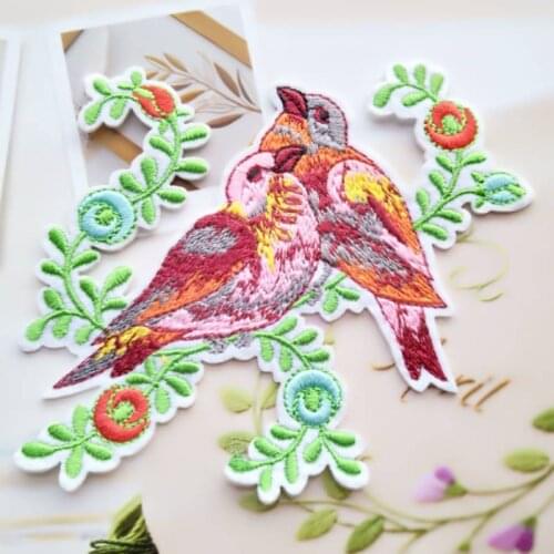 2pcs/lot Bird Flower Applique Embroidered Iron on Fashion Patches For Clothes Bag Sticker Badge Diy Decoration Repair Craft