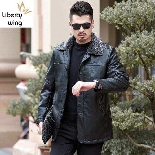 Mens Casual PU Leather Outerwear Coats Winter Fleece Lining Thick Warm Faux Fur Collar Male Medium Length Jackets Plus Size