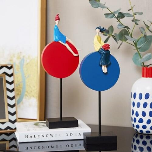 European Resin Character Figurines Crafts Home Livingroom Table Furnishing Decoration Office Desktop Ornaments Art Wedding Gifts