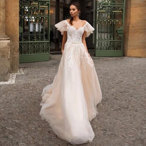 Romantic V Neck Bride A-Line Wedding Dress Short Sleeve Light Champagne Appliques Brush Train Vintage Bridal Gown Floor Length