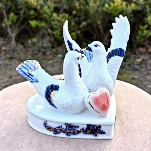 Amorous Porcelain Pigeon Lovers Sculpture Heart Based Ceramic Bird Sweethearts Figurine Decor Craft Present Ornament Accessories