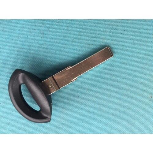 1pcs of New Replacement Key Blade For SAAB 93 95 9-3 9-5 Replacement Remote Key FOB Casing Shell Soft Rubber Buttons