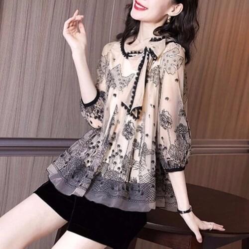 2021 new spring and autumn fashion French western style lace bottoming shirt casual women