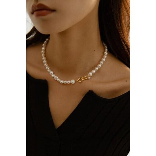 Retro Elegance Women Irregular Natural Pearl Necklace Fashion Simple Short Pearl Chokers Necklaces