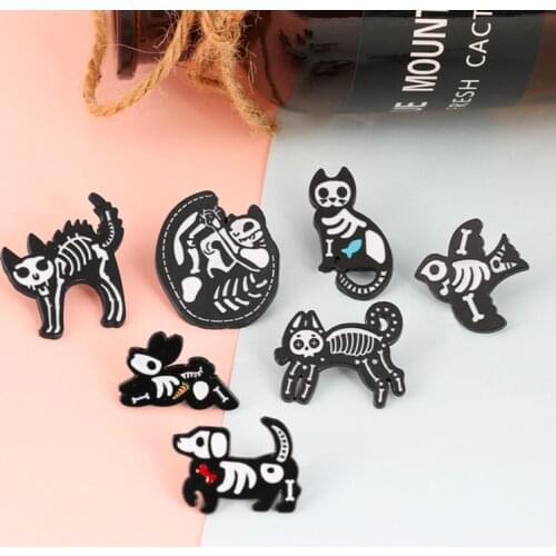 Black White Ghostface Bending Cat Skeleton Animal Dog Bird Brooches Skull Bone Cool Decorative Accessories For Women Men Pins