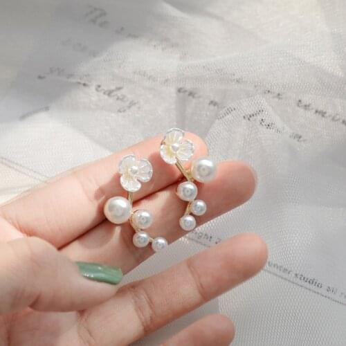 Fashion Temperament Simple Imitation Pearl Flower Clip Earrings for Women Wedding Elegant White Shell Flower Clip on Earrings
