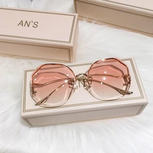 2021 Fashion Tea Gradient Sunglasses Women Ocean Water Cut Trimmed Lens Metal Curved Temples Sun Glasses Female UV400 Designer
