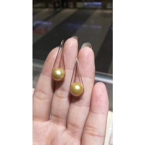 Gorgeous pair of 10-11mm south sea round gold pearl earring 18k