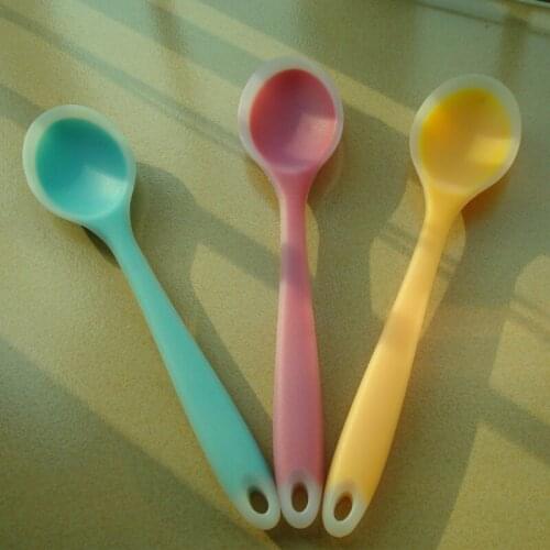 3pcs/set Kitchen Spoon Silicone Long Handled Spoon Salad Spoon Non-stick Color random