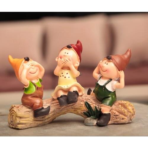 The two Bay modern home decoration resin handicraft ornaments lovely birthday gift three dolls don't want to listen to