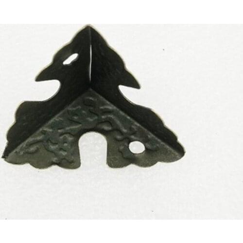 Bulk Luggage Case Box Corner Brackets Decorative Corner For Furniture Decoration Triangular Rattan Carved Bronze Tone 25mm