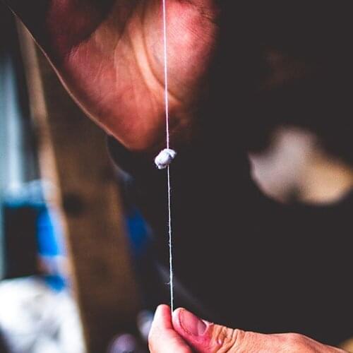 El Hilo by Javi Benitez Magic Tricks Close Up Appear Disappear Magia Mentalism Illusion Gimmick Prop for Professional Magicians