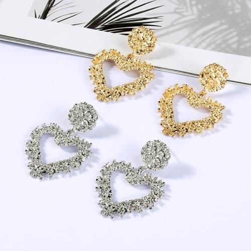 New Fashion Personality Exaggerated Metal Earrings Simple Geometric Heart-shaped Embossed Earrings For Women Jewelry Wholesale