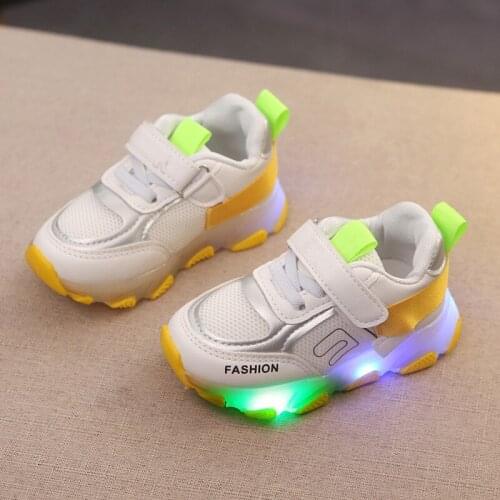 2020 Spring Childrens LED Lights Shoe Korean Girls Sports Shoes Boys Luminous Breathable Mesh Shoes Students Running Shoes