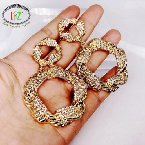 F.J4Z Gorgeous Trend Women Earrings Hyperbole Chunky Earrings Twisted Circle Sparkling Rhinestone Pendant Statement Earring