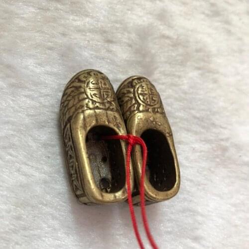CHINA copper bronze fengshui concerted efforts Womens copper shoes small Statue Pendant ornaments Metal crafts home decorations