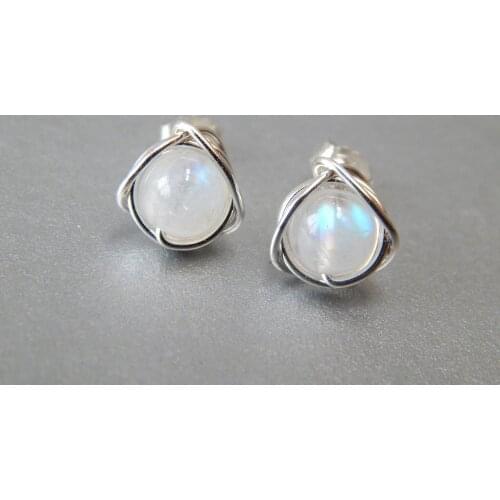Crown Moonstone Earrings 925 Sterling Silver Noble Small Earrings Ladies Classic Classic Gifts Exquisite Jewelry