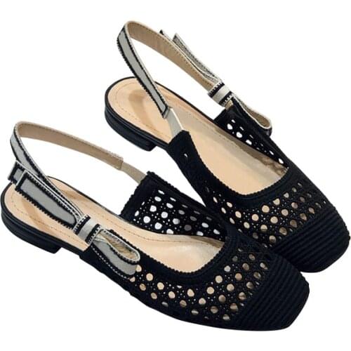 100 Chareiharper Pumps