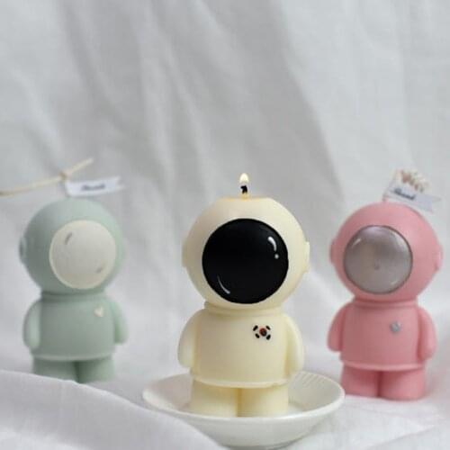 1 Pcs Creative Astronaut Shape Candle Mold Handmade Soap Gypsum Silicone Molds Diy Home Decoration Ornaments
