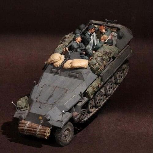 1/35 Scale Resin Figure Building Kit Soldiers 6 Figures (no armored vehicle )