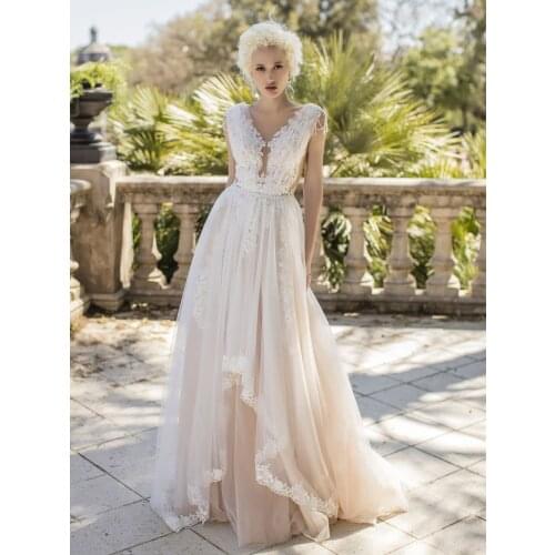 Boho V-Neck Beach Wedding Dress Appliqued Soft Tulle Transparent Illusion Buttons 2021 New Bridal Gowns Custom Made Plus Size