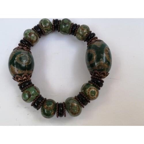 YIZHU CULTUER ART Collection Old Chinese Natural Agate Carved 3 eye Hand Chain Decoration Gift