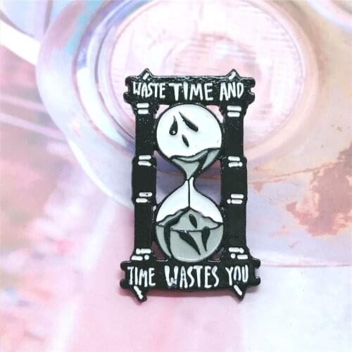 The new black hourglass and white metal brooch waste time is a waste of money badges unique fashion gift brooch