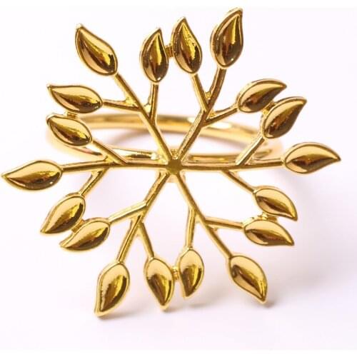 8PCS/Metal Christmas Series Creative Snowflake Napkin Ring Desktop Decoration for Christmas Family Party Reception