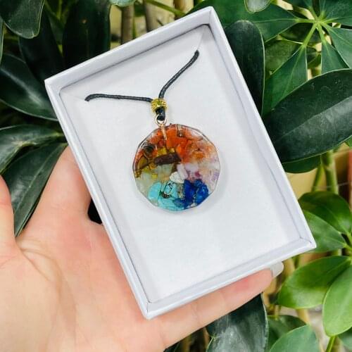 Natural Colorful Gem Seven Chakras Ornaments Augen Energy Pendant Resin Handmade Necklace