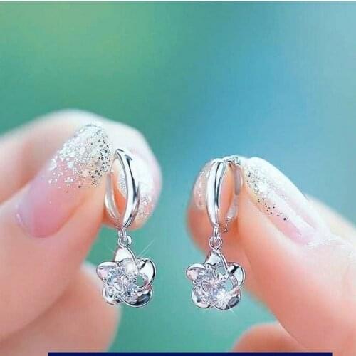 2019 Fashion Hot Korean Version Of The New Earrings Temperament Super Flash Crystal Flower Trend With Ladies Earrings Wholesale