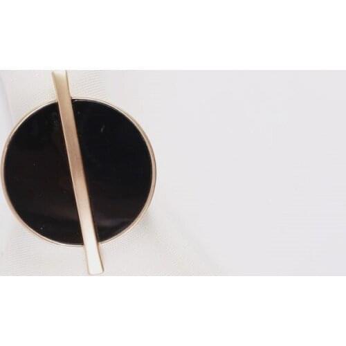 30pcs High-end wedding table decoration Simple black and white napkin buckle Napkin ring Paper towel ring