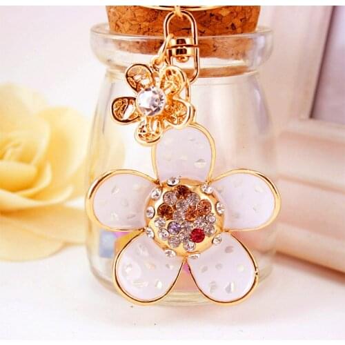 XDPQQ creative ladies bag buckle cute fashion white petal daisy pentagram key ring metal pendant jewelry gift