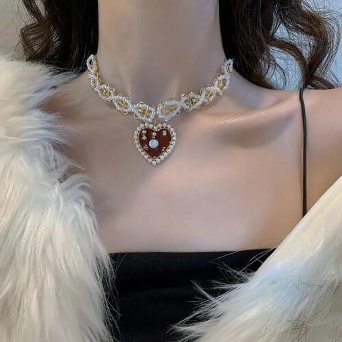 2021 Red Love Pearl Pendant Necklace Womens Pearl Weaving Retro Court Style Clavicle Neck Chain Womens Jewelry For Female
