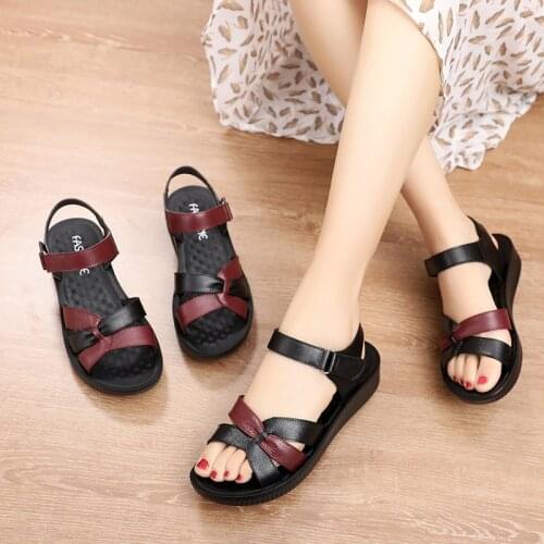 2021 New Genuine Leather Women sandals shoes Ladies Open Toe Outdoor Casual Flat Beach Sandals Shoes mother soft bottom sandals