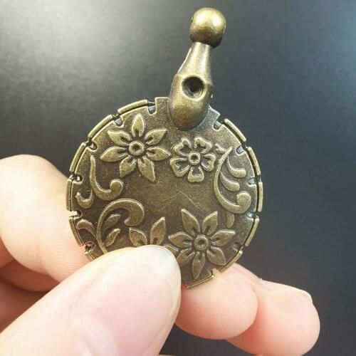 30mm/1.18'' Metal Sewing Thread Yarn Cutter Pendant Round Shape Antique Bronze Home Craft DIY Tool Yarn Cutter Pendant 1Pcs
