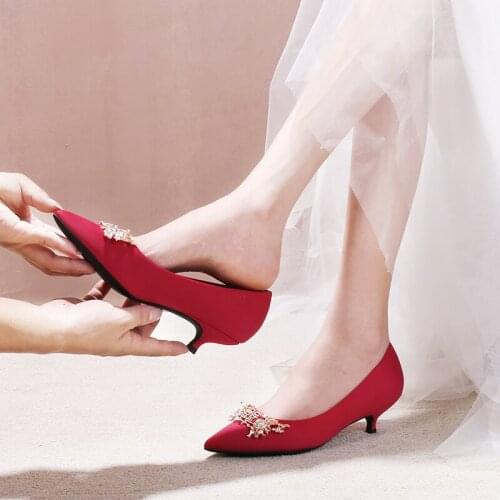 Bride wedding shoes girl 2019 new winter wedding shoes 3CM low-heeled Chinese-style red show dress crystal shoes